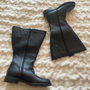 Never worn david tate extra-wide calf, fully lined, zip up, black leather boot.